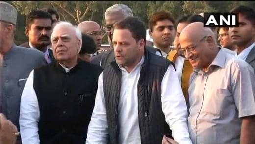 न्या. लोयांचा मृत्यू संशयास्पद, चौकशीसाठी एसआयटी नेमा : राहुल गांधी