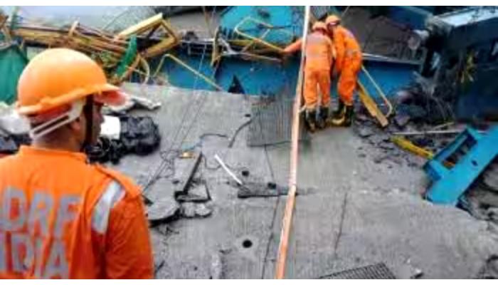 समृद्धी महामार्गावर पुन्हा मोठा अपघात ; स्लॅब कोसळून १६ जणांचा मृत्यू