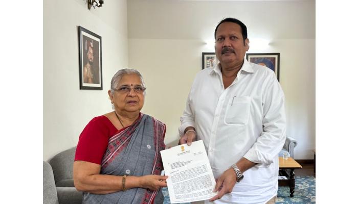 श्रीमती सुधा मूर्ती यांचा खा. उदयनराजे भोसले यांच्याकडून सन्मान