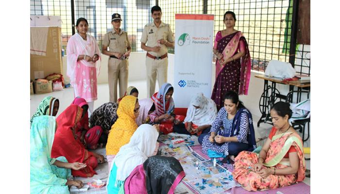 रक्षाबंधन सणानिमित्त सातारा कारागृहात महिला बंदयांनी तयार केल्या राख्या