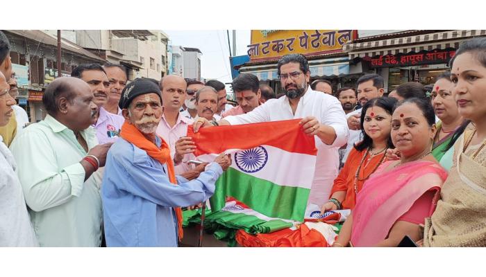 देशाभिमान वृद्धिंगत होण्यासाठी प्रत्येक घरावर तिरंगा फडकवा