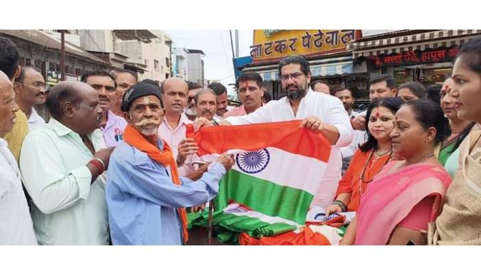 देशाभिमान वृद्धिंगत होण्यासाठी प्रत्येक घरावर तिरंगा फडकवा