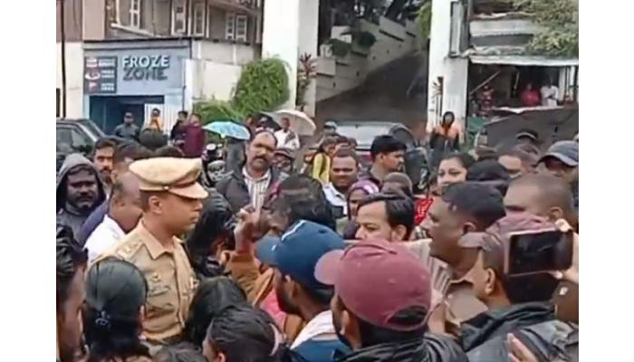 तरुणाच्या त्रासाला कंटाळून अल्पवयीन मुलीची आत्महत्या