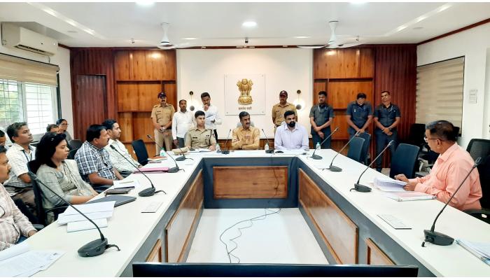 पालकमंत्री शंभूराज देसाई यांनी घेतला विविध योजनांच्या अंमलबजावणीचा व प्रकल्पांच्या कामांचा आढावा