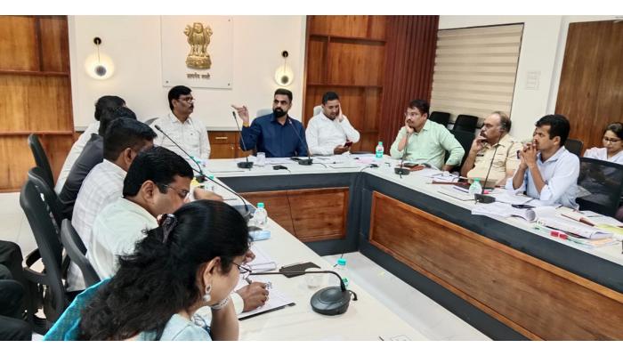 नोडल अधिकाऱ्यांनी निवडणूक विषयक कामकाज सुरु करावे : जिल्हाधिकारी जितेंद्र डुडी