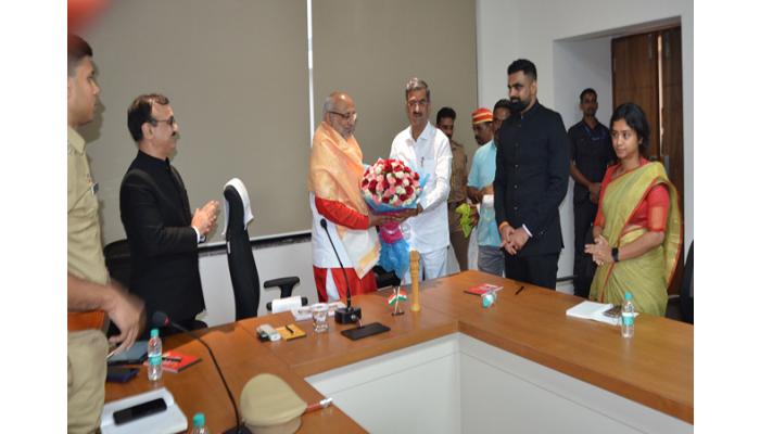 जिल्ह्याच्या सर्वांगीण विकासासाठी उद्योग व पर्यटन क्षेत्राच्या वाढीला विशेष चालना द्या : राज्यपाल सी.पी. राधाकृष्णन