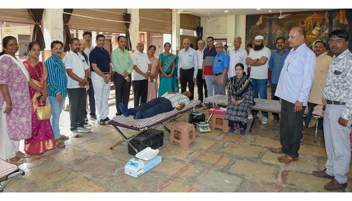 न्यू इंग्लिश स्कूल साताराच्या शतकोत्तर रौप्य महोत्सवानिमित्त रक्तदान शिबिर संपन्न