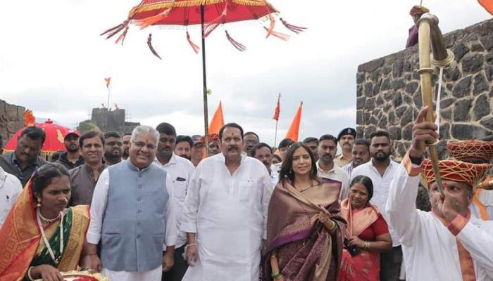 भूपेंद्र यादव यांनी घेतले प्रतापगडच्या तुळजाभवानीचे दर्शन