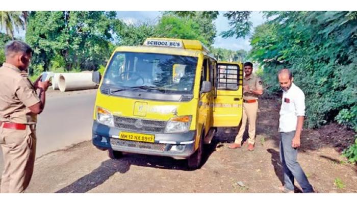 प्रादेशिक परिवहन कार्यालयाकडून स्कूल बस व व्हॅनची धडक तपासणी मोहीम