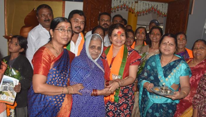 निवडणुकीपुरतं उगवणाऱ्यांनी एक तरी काम केलं आहे का?