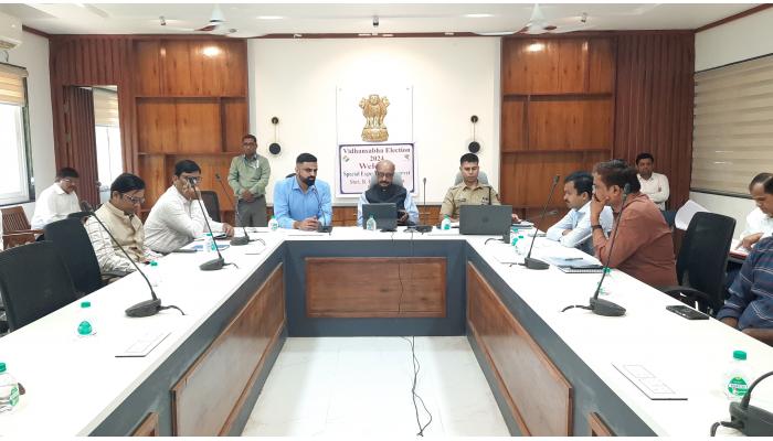 मतदान दिवस आणि मतदान पूर्व दिवस प्रिंट मिडीयामध्ये देण्यात येणाऱ्या राजकीय जाहिरातींचे पूर्व प्रमाणिकरण बंधनकारक : जिल्हा निवडणूक अधिकारी जितेंद्र डुडी
