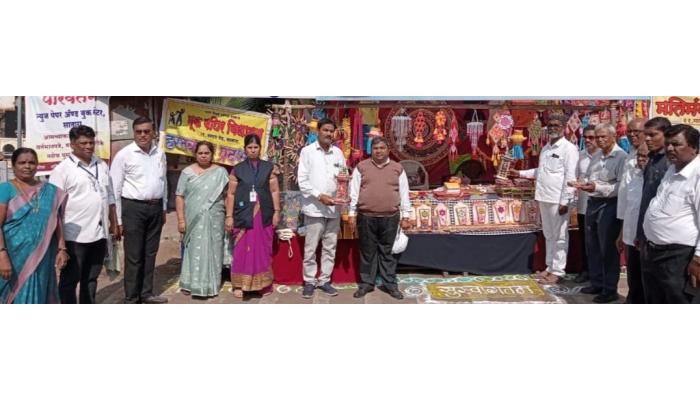 हस्तकला प्रदर्शनास उत्स्फूर्त प्रतिसाद