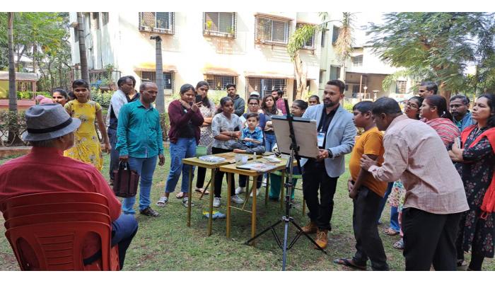 साताऱ्यात रंग, माती, शब्द अन् सुरांचा उत्स्फूर्त आविष्कार