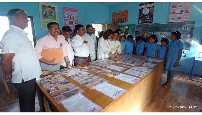 सीईओंकडून कळंबे गावाची पाहणी