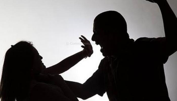 महिलेस मारहाण प्रकरणी पाच जणांवर गुन्हा