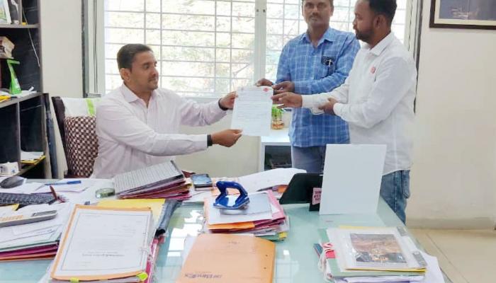 ...अन्यथा गाई, म्हशींसह जिल्हाधिकारी कार्यालयावर आंदोलन