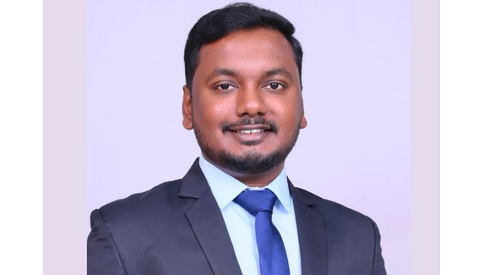 देऊरचा अनिकेत शिंदे यूपीएससी परीक्षेत देशात १८ वा