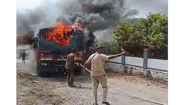 कोरेगाव आगाराची अचानक बस जळाली