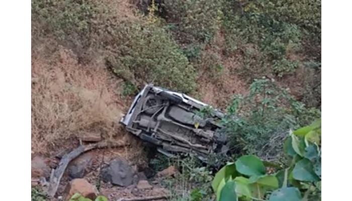 पुण्याजवळच्या वरंध घाटात भीषण अपघात