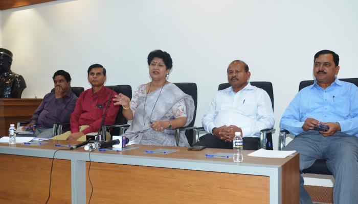 घराच्या छतावर सोलर बसवा, अन् वीजबिल विसरा