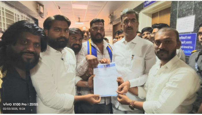 सातारा डेमोक्रॅटिकचे जिल्हाधिकार्यांना निवेदन