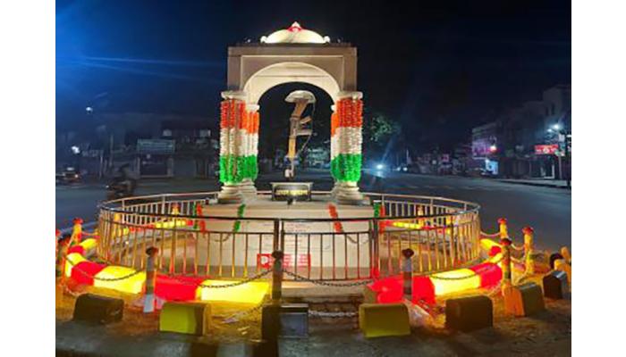 कराडच्या विजयस्तंभाला बसवले ‘एलईडी कर्ब स्टोन’