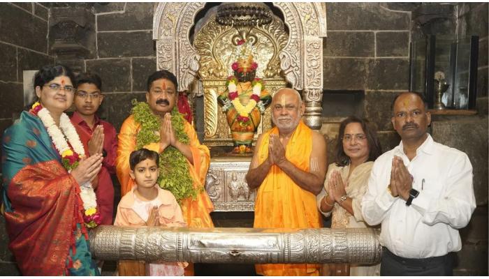माघी एकादशीनिमित्त विठ्ठल-रुक्मिणीची नित्यपूजा संपन्न