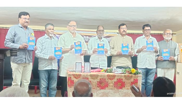 फुले-आंबेडकरी समकालीन राजकारण पुस्तकाचे प्रकाशन मोठ्या उत्साहात संपन्न