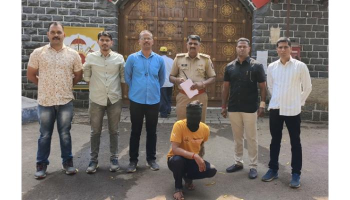 नोकरीच्या आमिषाने लोकांची फसवणूक करणारा ठग जेरबंद