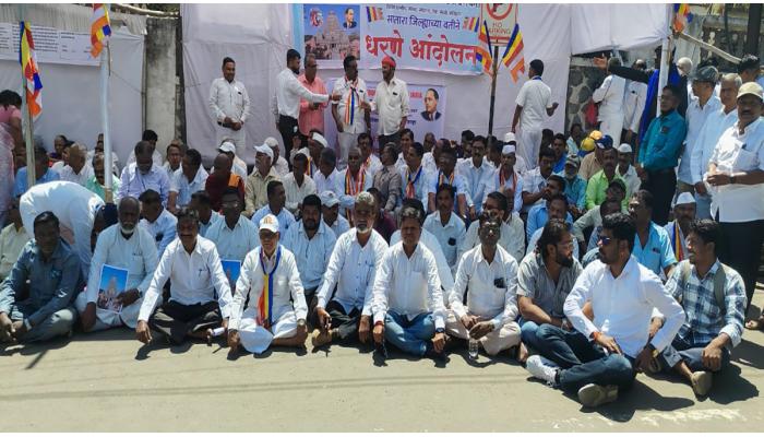 प्रचंड संख्येने आंबेडकरवादीयांकडून आंदोलन संपन्न