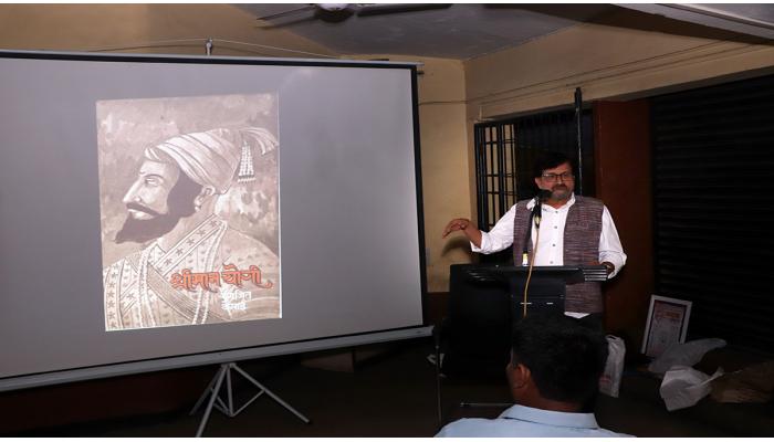 चित्रकार रवी मुकुलांनी उलगडली मुखपृष्ठाच्या पाठीमागची गोष्ट