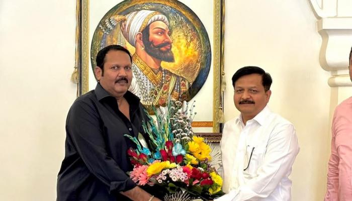 जिल्हाधिकारी संतोष पाटील यांनी घेतली खा. उदयनराजे यांची सदिच्छा भेट