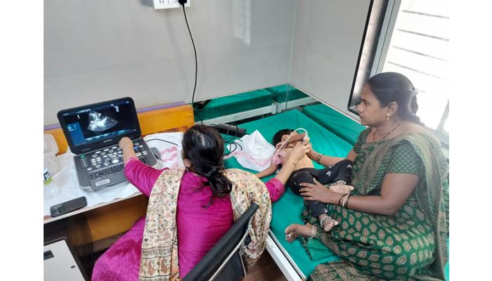जिल्हा रुग्णालयात बालकांची हृदयरोग तपासणी