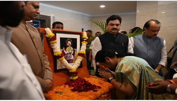 छत्रपती संभाजी महाराजांच्या विचारांचे अनुकरण करणे हीच त्यांना खरी आदरांजली ठरेल : उपसभापती डॉ. नीलम गोऱ्हे