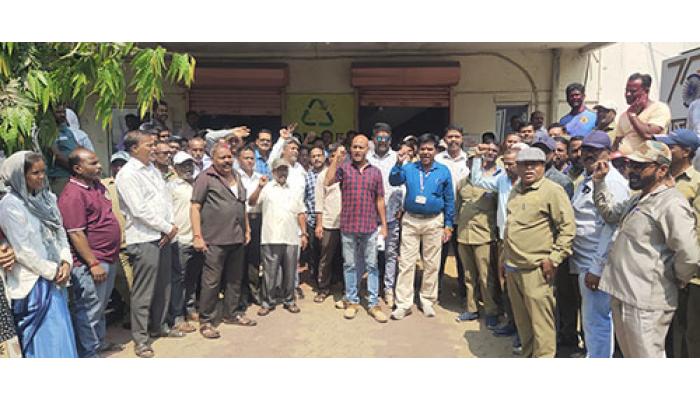 मुख्याधिकाऱ्यांची बदनामी करणाऱ्यांचा निषेध