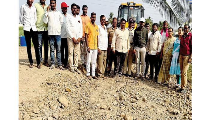 ७० वर्षांनंतर खेड बुद्रुकमधील रस्ता पोलिस बंदोबस्तात खुला