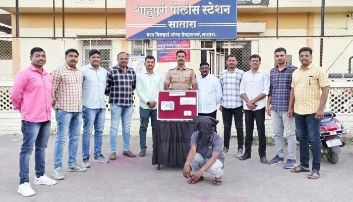 अग्नीशस्त्रासह जिवंत काडतूस बाळगणारा जेरबंद