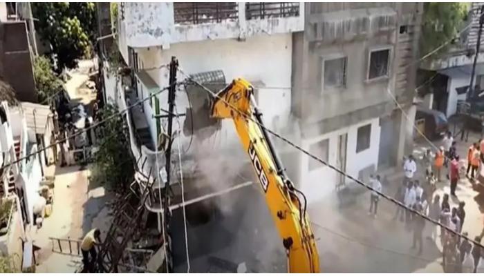 नागपूर दंगलीचा मुख्य सूत्रधार फहीम खानच्या घरावर फिरवला बुलडोझर