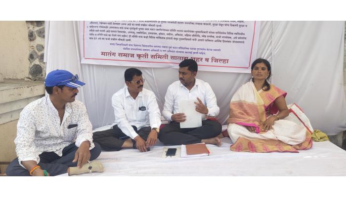 पुतळा प्रकरणावरून गणेश वाघमारे यांचे जिल्हाधिकारी कार्यालयावर आमरण उपोषण
