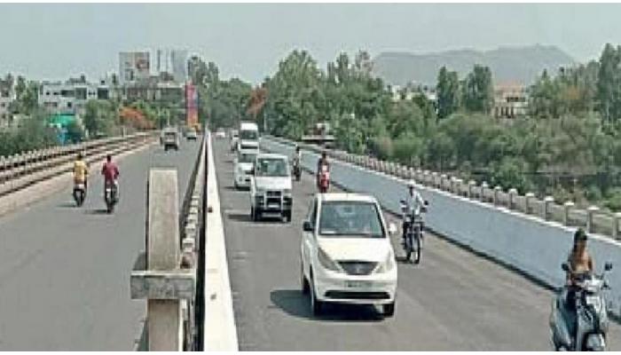 कृष्णा नदीच्या पुलावरून महिलेचा आत्महत्येचा प्रयत्न