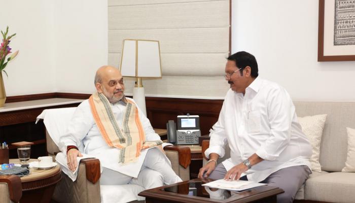 महापुरुषांच्या बाबत वादग्रस्त वक्तव्य करणार्यांविरोधात कठोर कायदा हवा