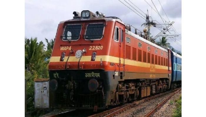 रेल्वे प्रवाशांसाठी मार्चऐवजी आता एप्रिलपर्यंत विशेष एक्स्प्रेस रेल्वे गाड्या