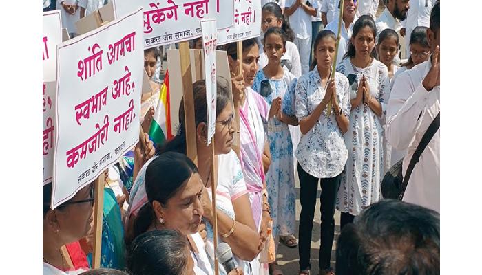 फलटणमध्ये जैन मंदिर पाडल्याच्या निषेधार्थ शांततामय मोर्चा