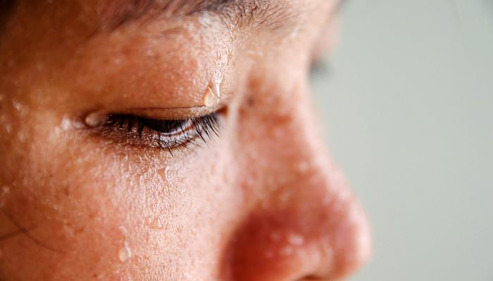 उन्हाळ्यासह इतर सर्वच ऋतूंमध्ये जेवायला बसल्यानंतर घाम का येतो?