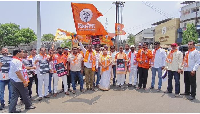 उबाठा शिवसेना गटाचे शिवतीर्थावर निषेध आंदोलन
