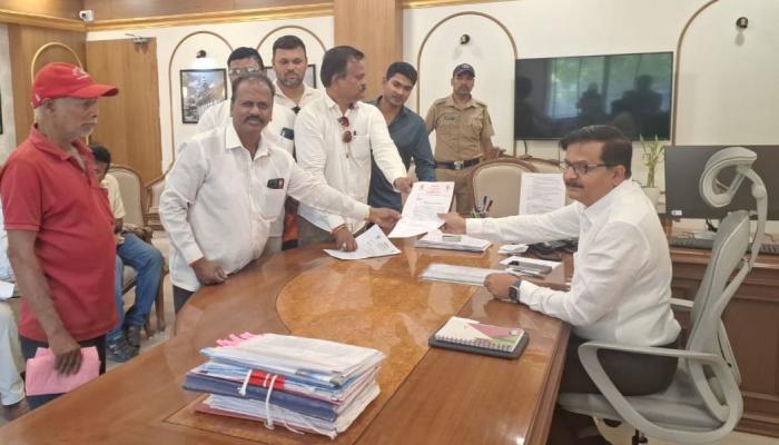 बेताल वक्तव्य करणार्या आमदार संजय गायकवाड यांनी माफी मागावी