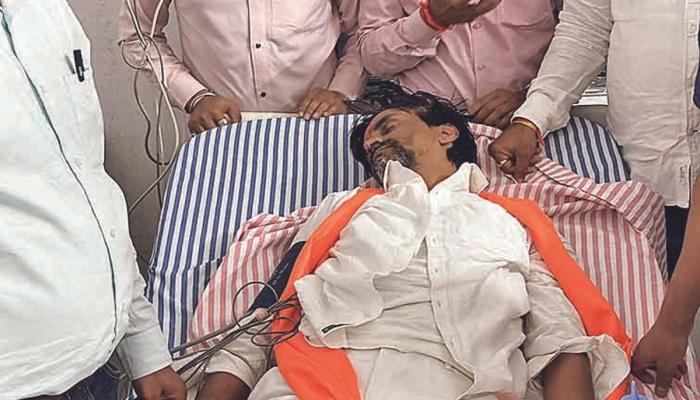 बीड दौऱ्यावर जरांगे पाटलांना भोवळ आल्याने रुग्णालयात दाखल