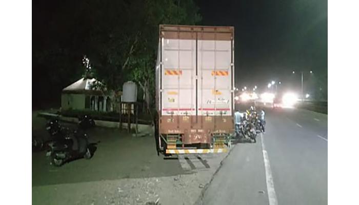 भुईंज येथे कंटेनरचा अपघात