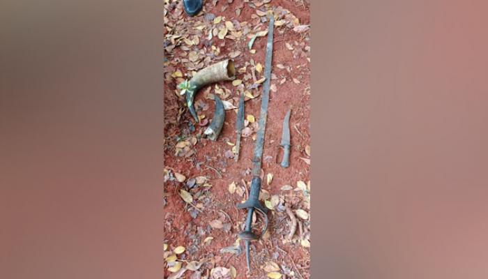 क्षेत्र महाबळेश्वरच्या कोरड्या विहिरीत सापडली पुरातन शस्त्रे