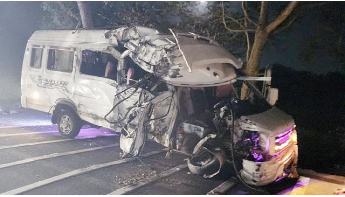 देवदर्शनासाठी निघालेल्या भाविकांच्या गाडीला अपघात; दोघे ठार